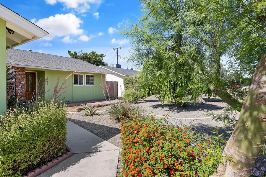 3325 W Laurel Avenue W, Visalia, CA 93277 - #2