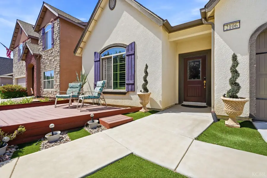 2106 W Bryman Street, Hanford, CA 93230 - #3
