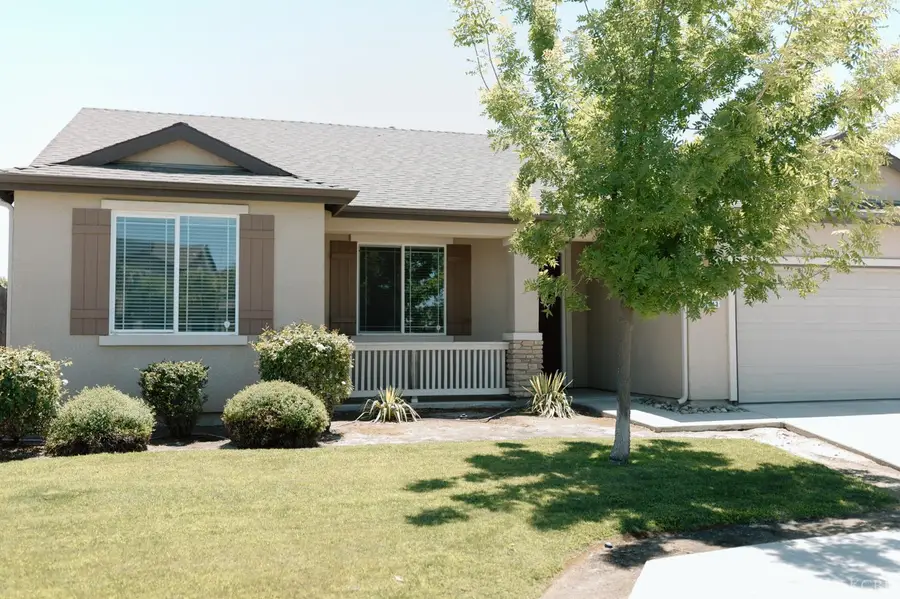 1543 W Manor Court, Hanford, CA 93230 - #2