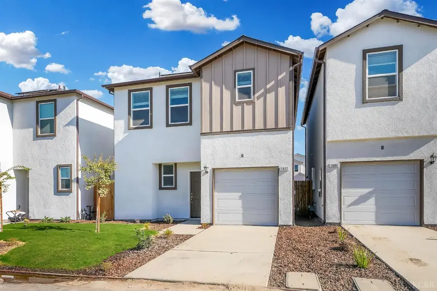1012 Bueva Vista Lane, Hanford, CA 93230 - #3
