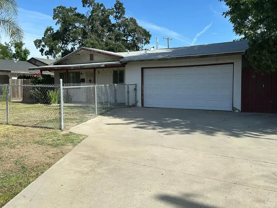 530 E 11th Street E, Hanford, CA 93230 - #3