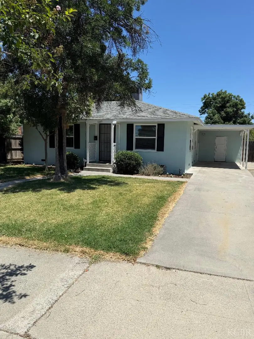 1217 N Richmond Avenue, Hanford, CA 93230 - #2