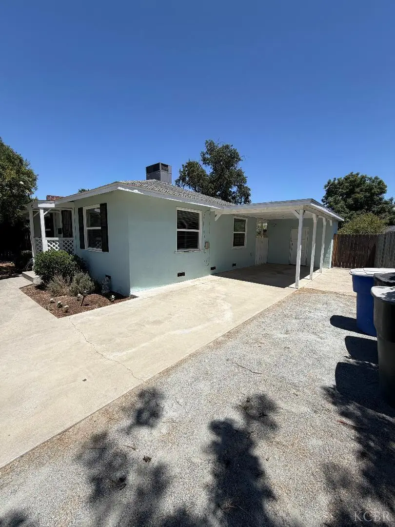 1217 N Richmond Avenue, Hanford, CA 93230 - #3