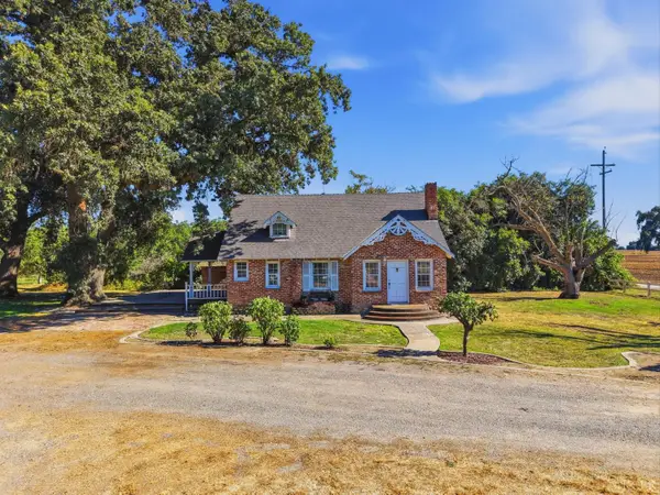21530 Tiburico Avenue, Laton, CA 93242
