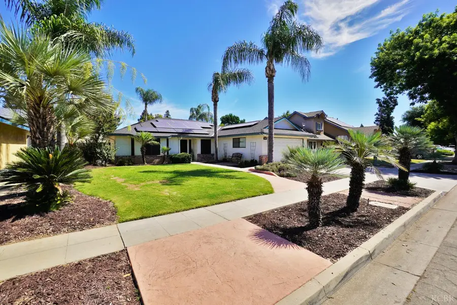 5823 E Washington Avenue E, Fresno, CA 93727 - #3