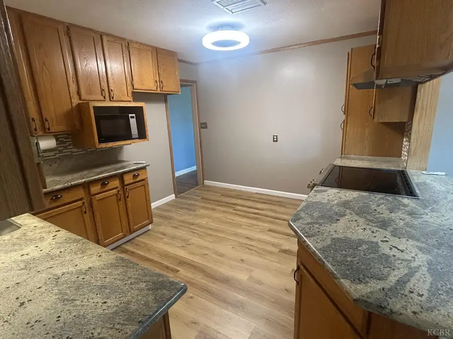 404 E San Mateo Street, Avenal, CA 93204 - #3