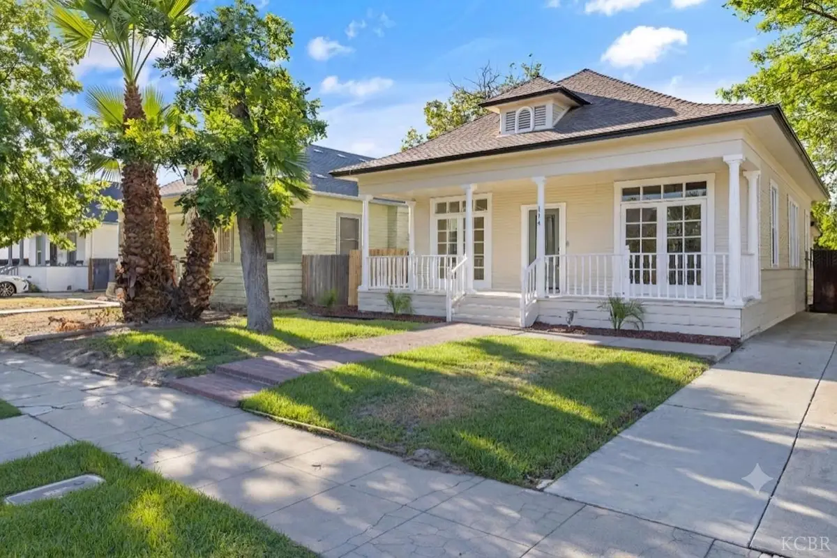 114 W Myrtle Street, Hanford, CA 93230 - #1
