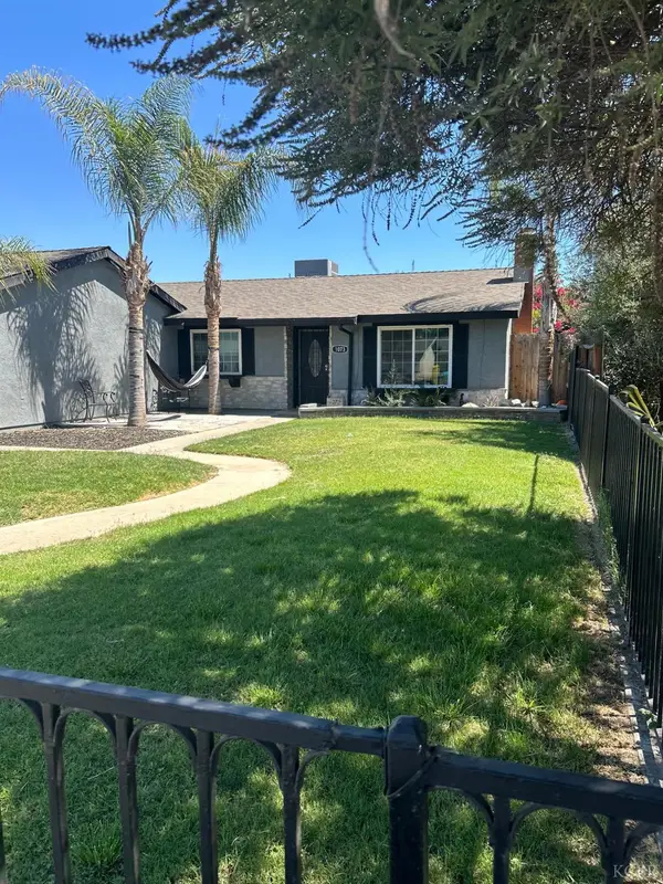 1073 Salem Drive, Hanford, CA 93230