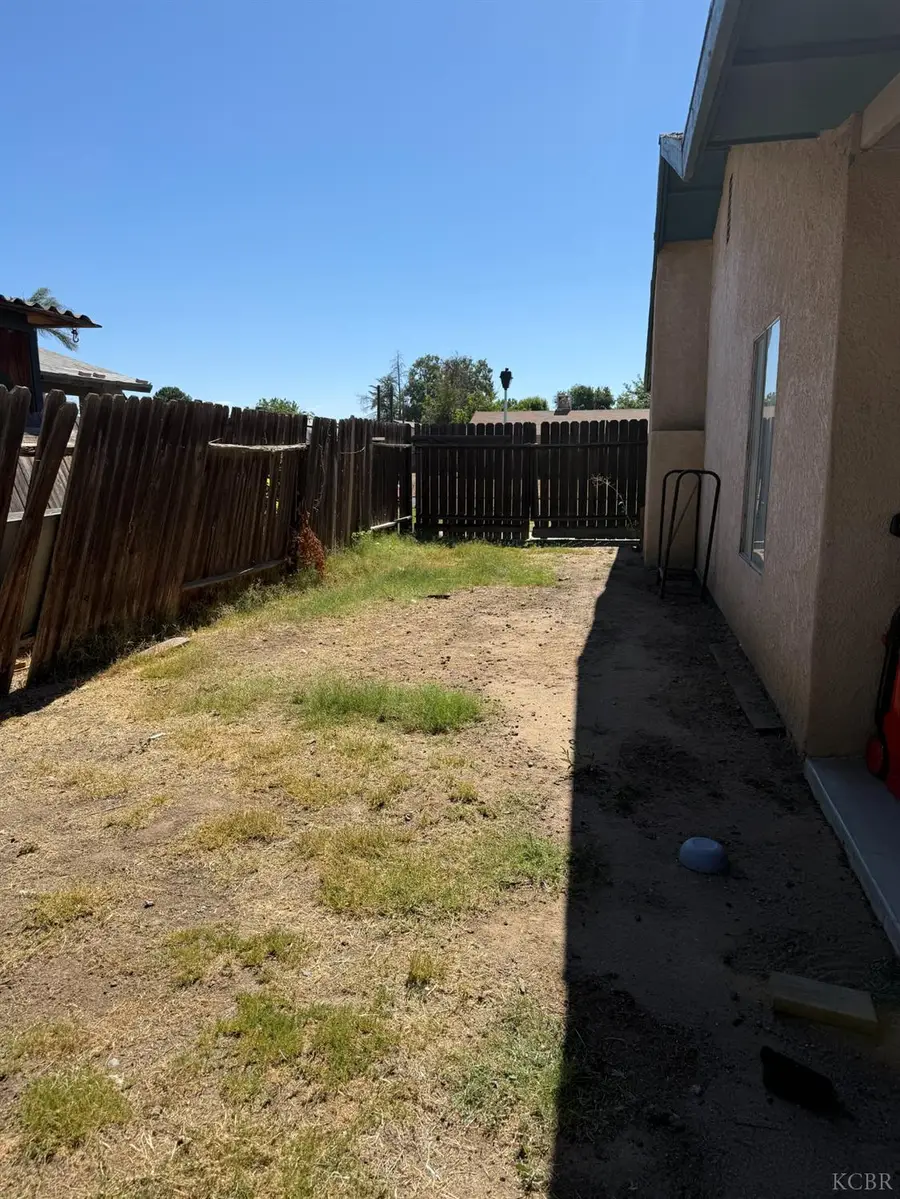 3901 Courtney Street, Bakersfield, CA 93312 - #2