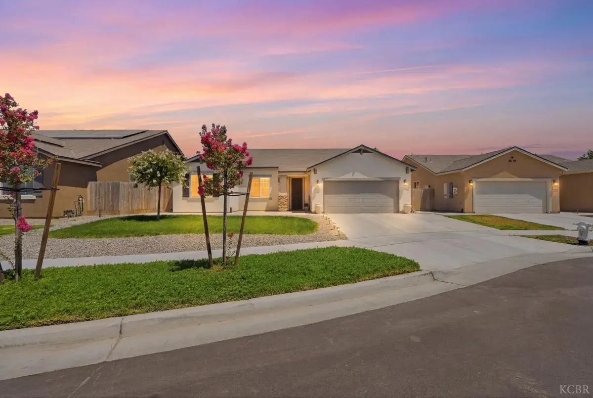 1326 W Sawtooth Place W, Hanford, CA 93230 - #1