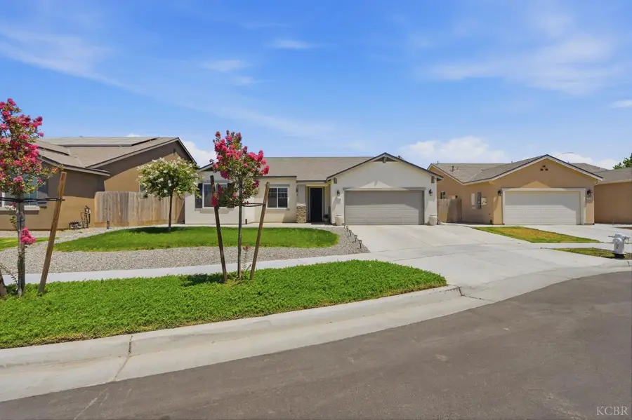 1326 W Sawtooth Place W, Hanford, CA 93230 - #2