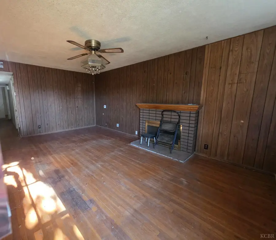 2001 N Burl Drive N, Hanford, CA 93230 - #3