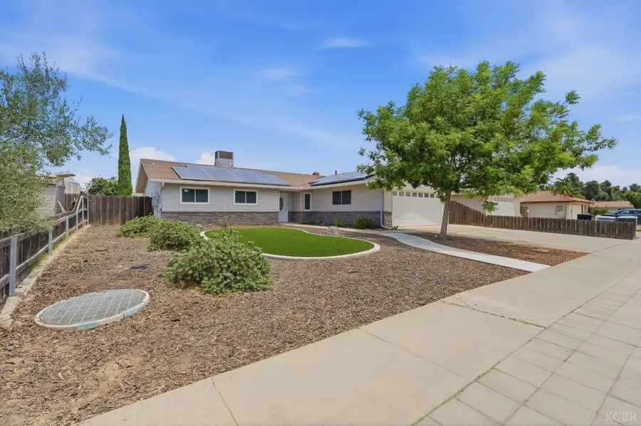 1378 Harvard Place, Hanford, CA 93230 - #3