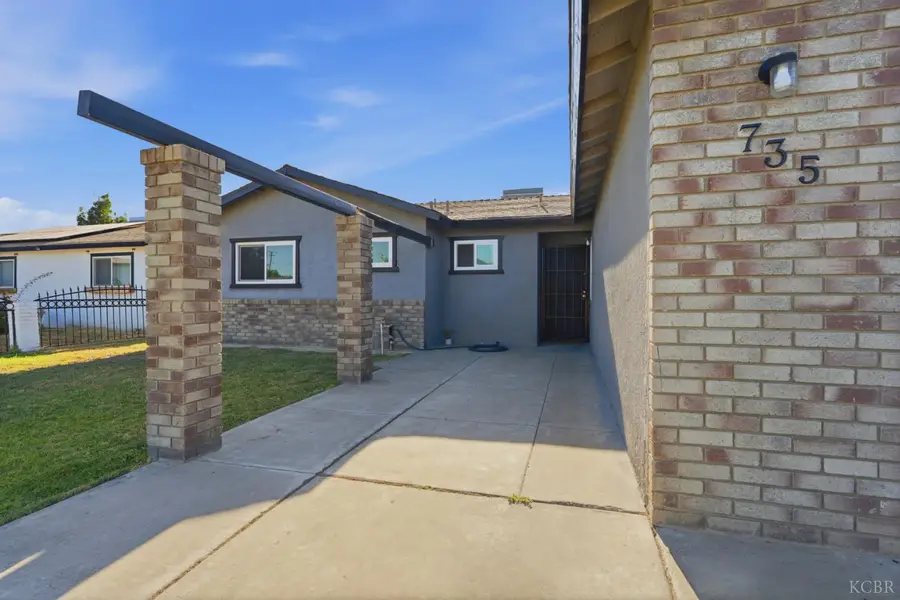 735 Manor Avenue, Hanford, CA 93230 - #3