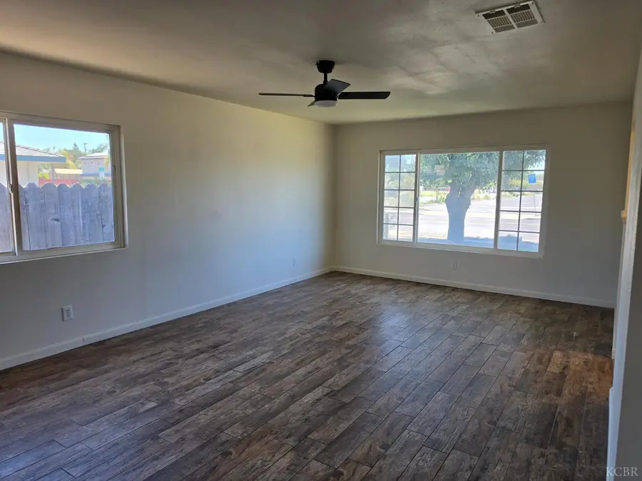 144 W Cortner Street, Hanford, CA 93230 - #3