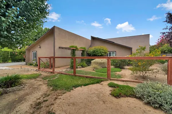 1643 W Bullard Avenue W, Fresno, CA 93711