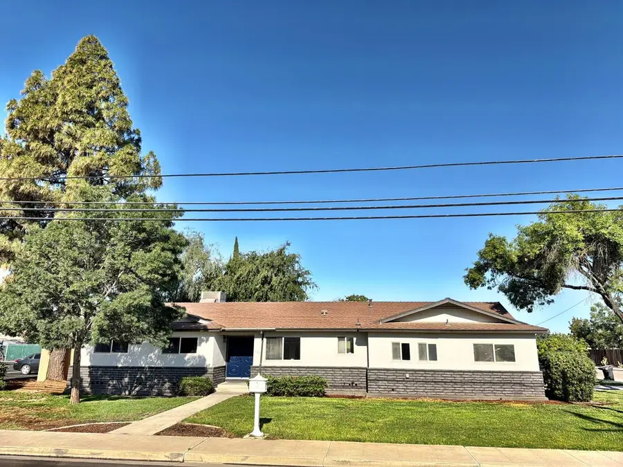 129 Vine Street, Lemoore, CA 93245 - #2