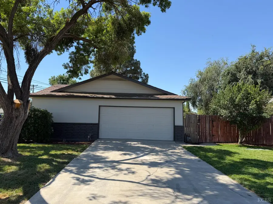 129 Vine Street, Lemoore, CA 93245 - #3