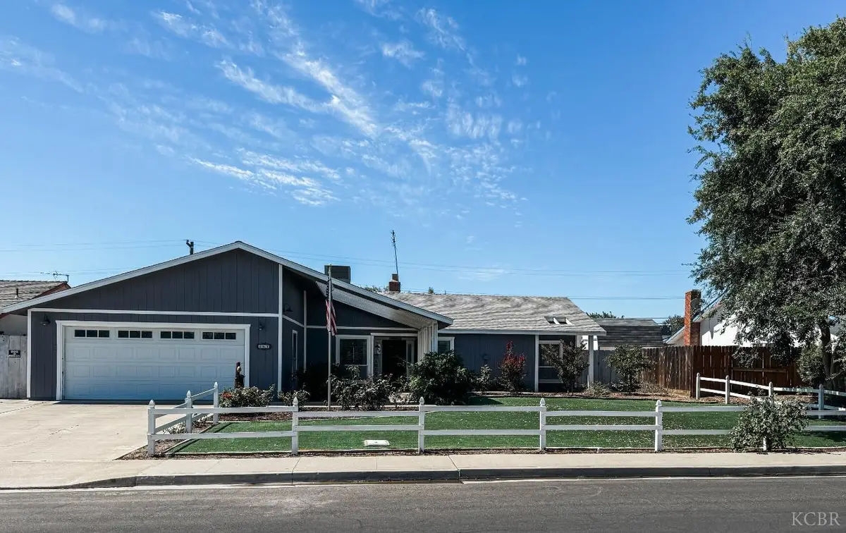 161 W Glendale Avenue, Lemoore, CA 93245 - #1