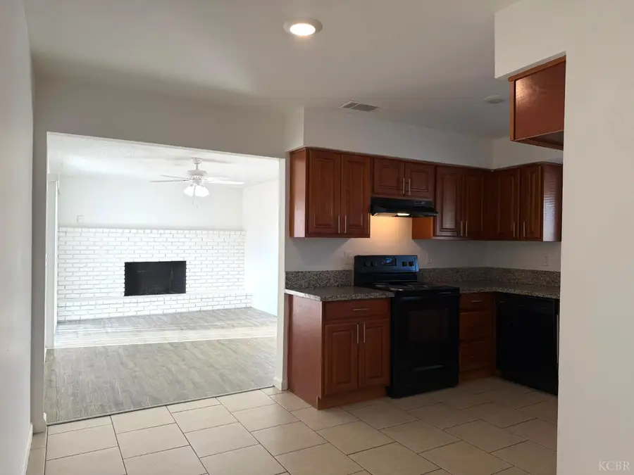 4689 N Feland Avenue, Fresno, CA 93722 - #3