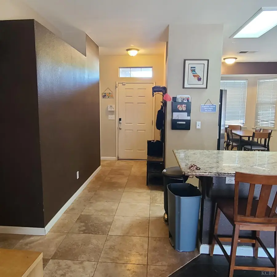 1125 E Cinnamon Drive, Lemoore, CA 93245 - #3