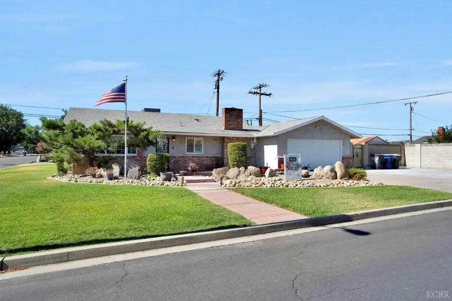 805 W Mulberry Drive, Hanford, CA 93230 - #2