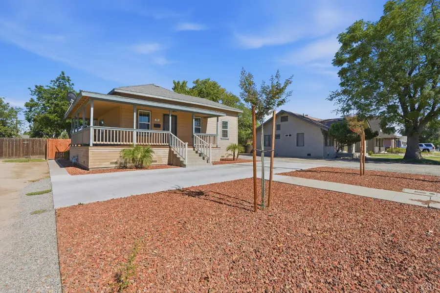 62 N Lemoore Avenue, Lemoore, CA 93245 - #2