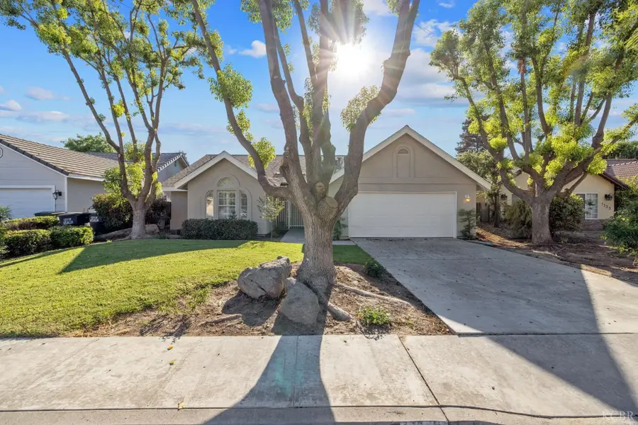 1123 N Crenshaw Street, Visalia, CA 93291 - #2