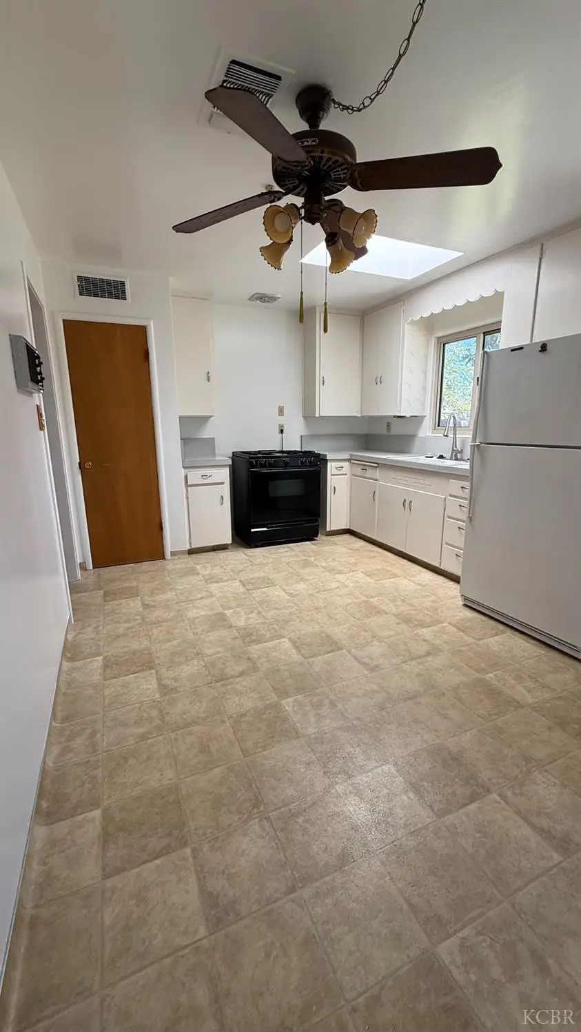 2005 N Mayfair Drive, Hanford, CA 93230 - #3