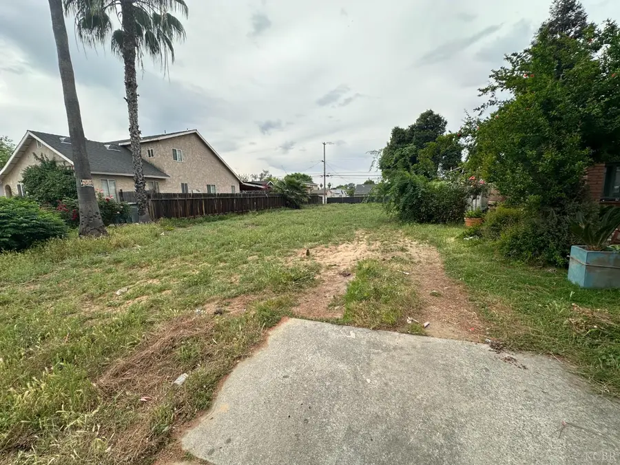 269 W Alluvial Avenue, Pinedale, CA 93650 - #3