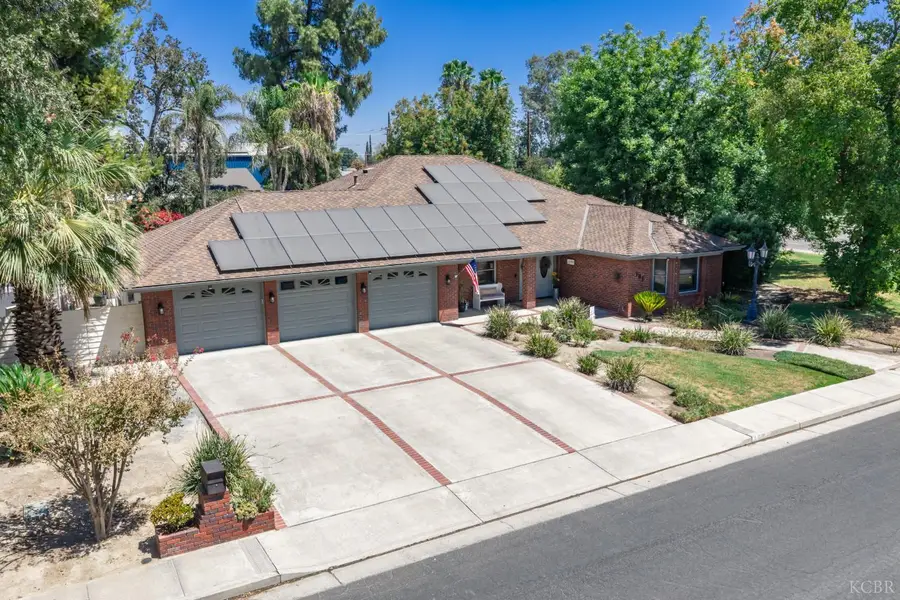 102 W Solar Drive, Hanford, CA 93230 - #2