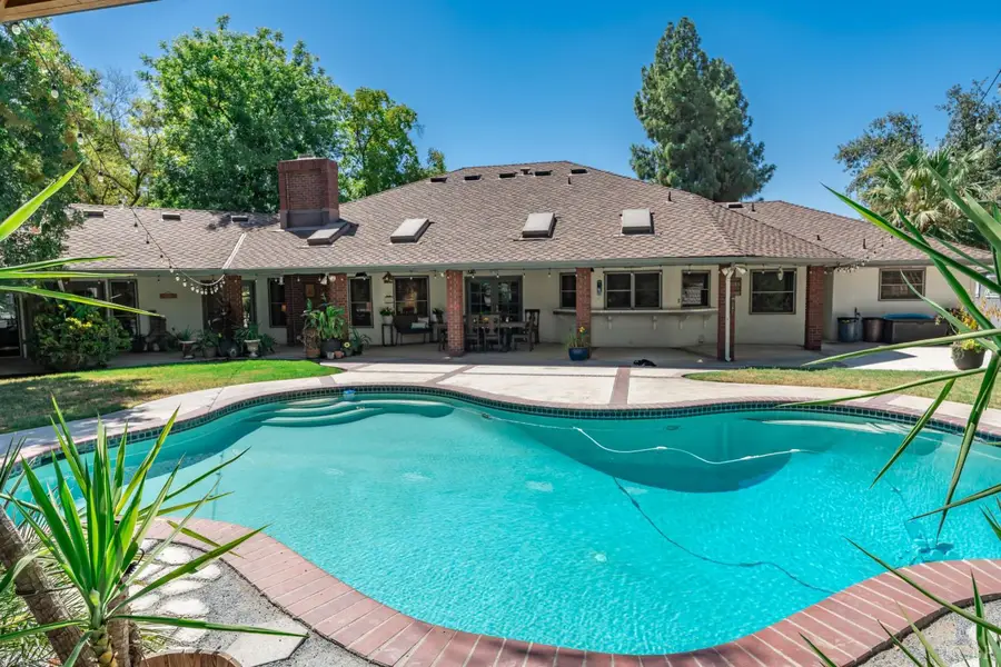 102 W Solar Drive, Hanford, CA 93230 - #3