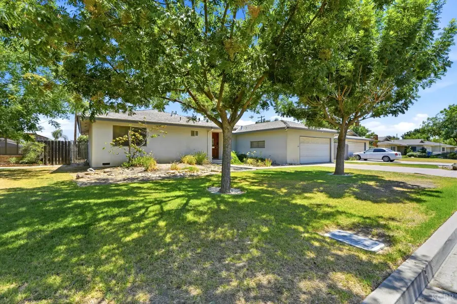 2175 Oakes Street, Hanford, CA 93230 - #3