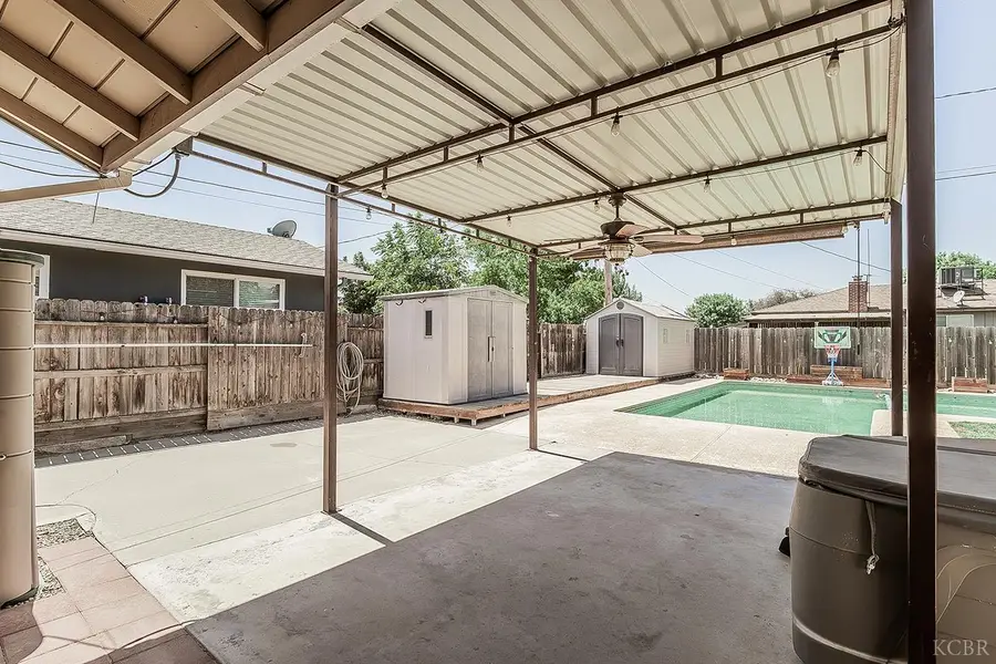2014 N Kensington Way, Hanford, CA 93230 - #2