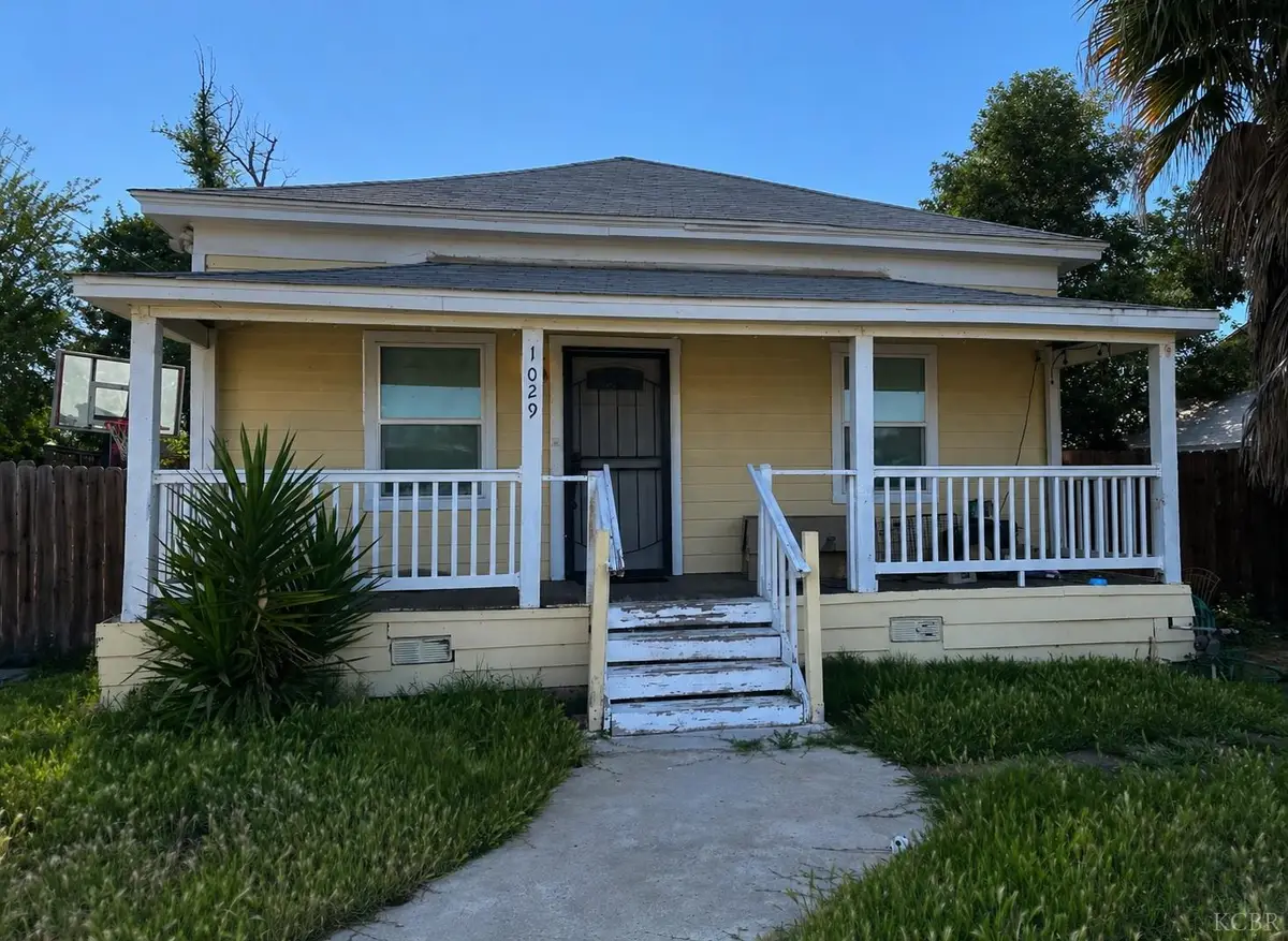 1029 N Green St, Hanford, CA 93230 - #1