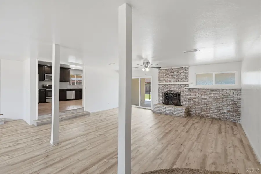 335 E Sycamore Drive, Hanford, CA 93230 - #3