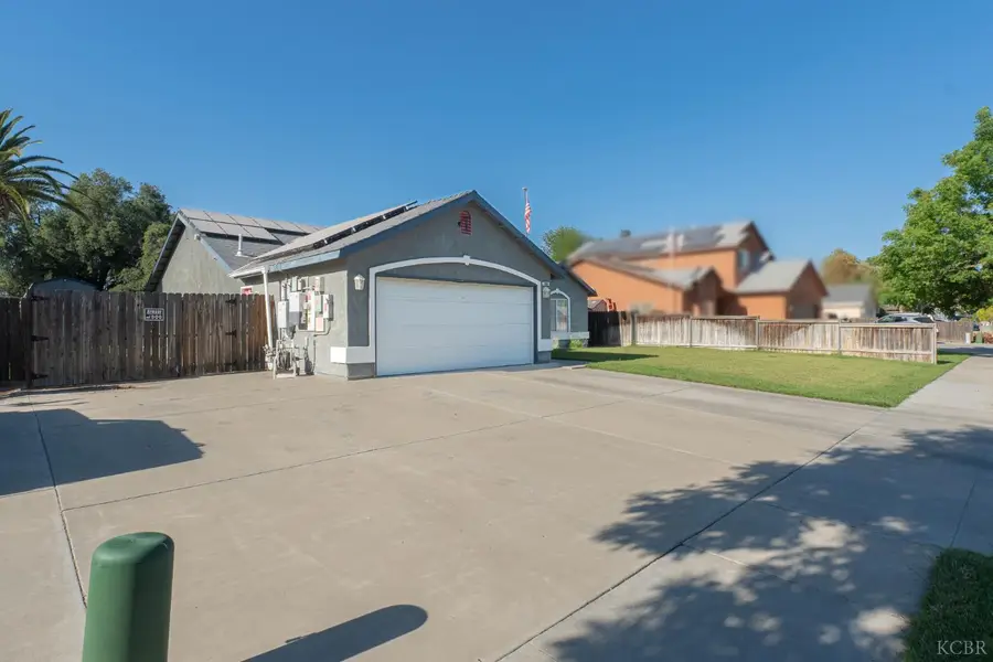 980 Yosemite Drive, Lemoore, CA 93245 - #3