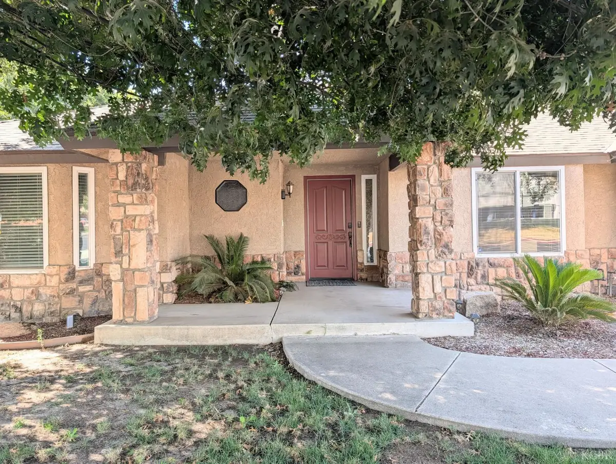 681 E Fargo Avenue, Hanford, CA 93230 - #1