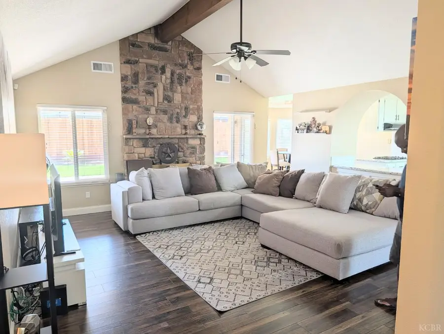 681 E Fargo Avenue, Hanford, CA 93230 - #3