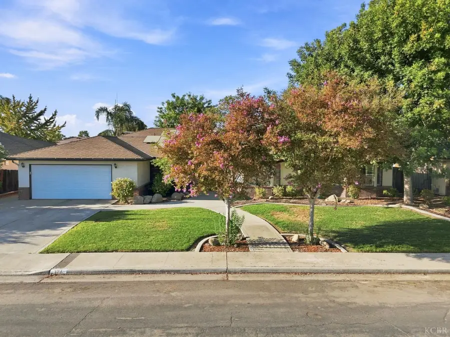 124 W Sherwood Street, Hanford, CA 9330 - #3