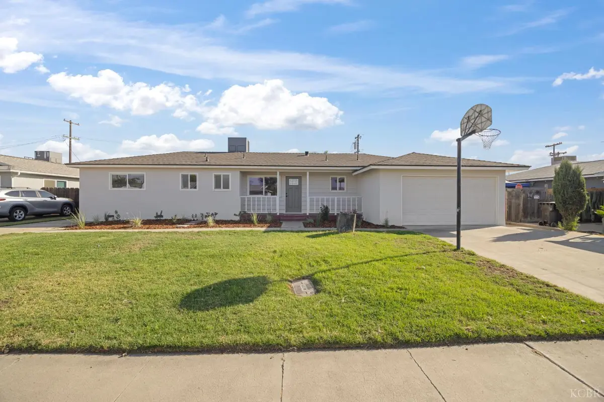 1075 Cypress Lane, Lemoore, CA 93245 - #1