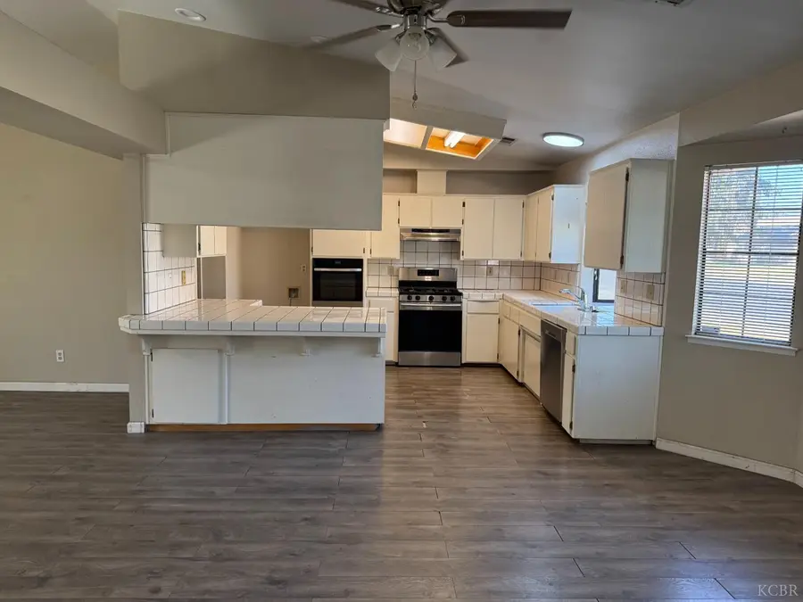 2350 Stratford Way, Hanford, CA 93230 - #3