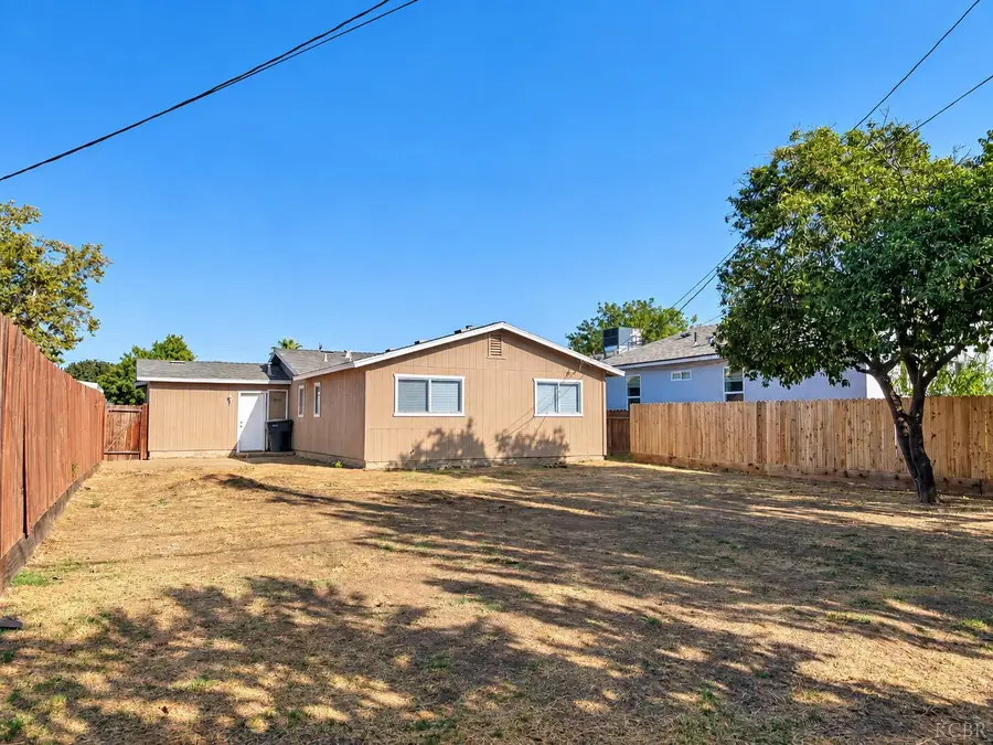 1105 N Thorne Avenue, Fresno, CA 93728 - #2