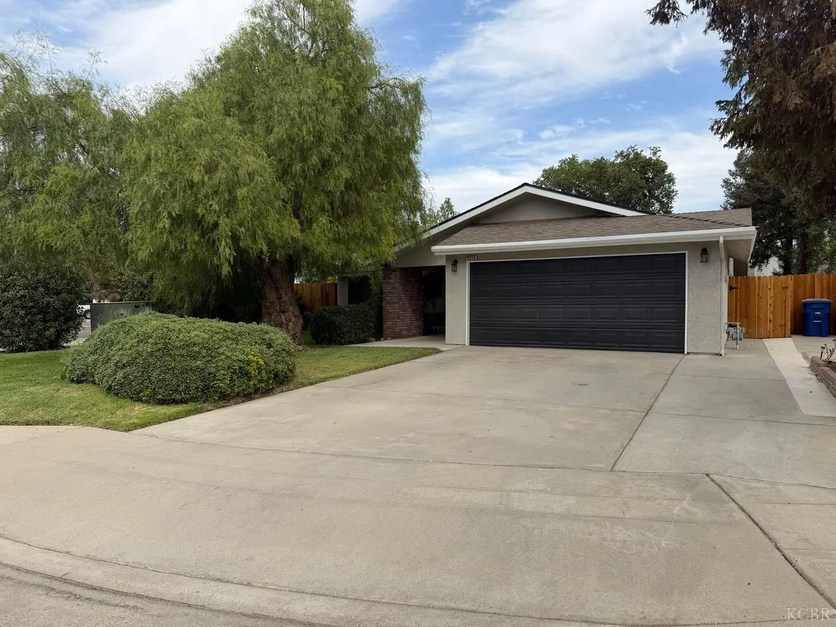 3215 Miramonte Avenue, Clovis, CA 93611 - #1