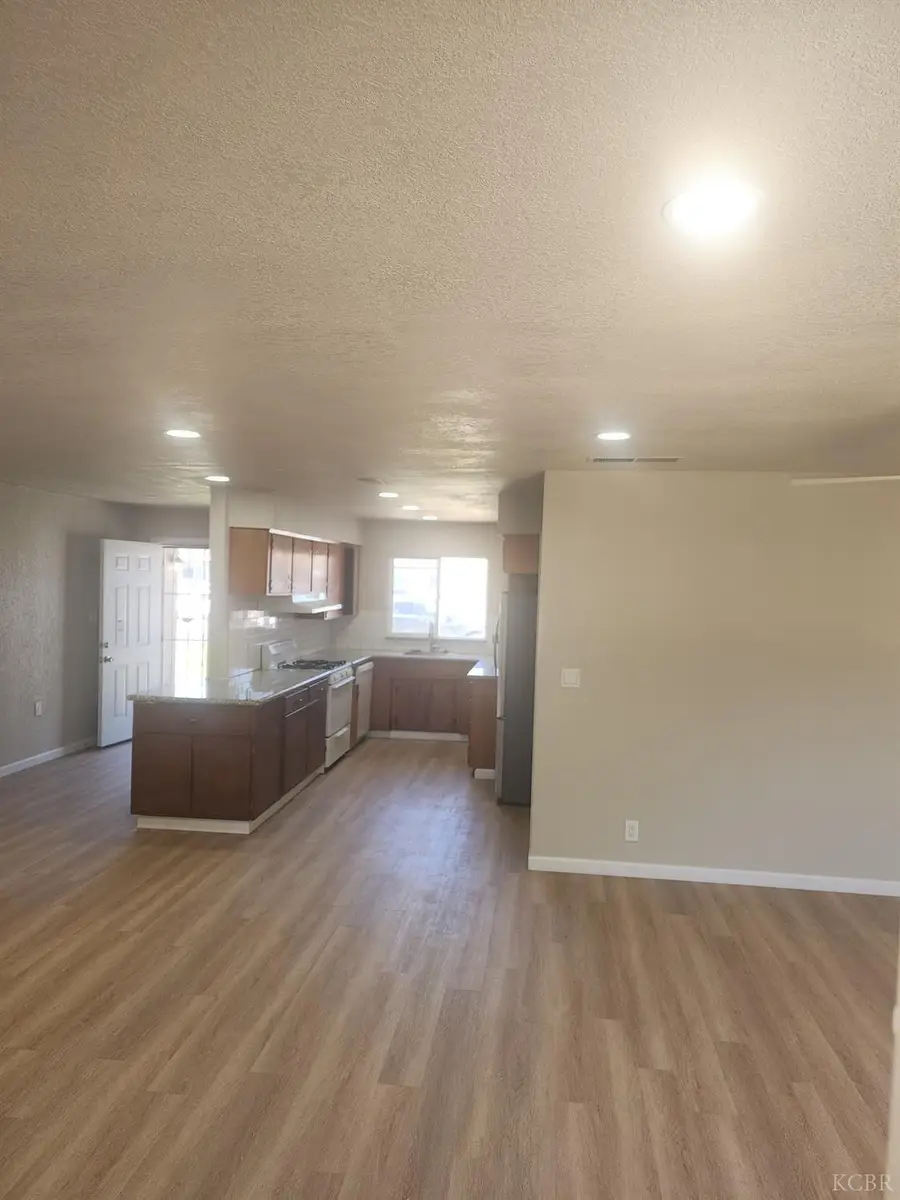 345 E Lemmon Way, Hanford, CA 93230 - #3