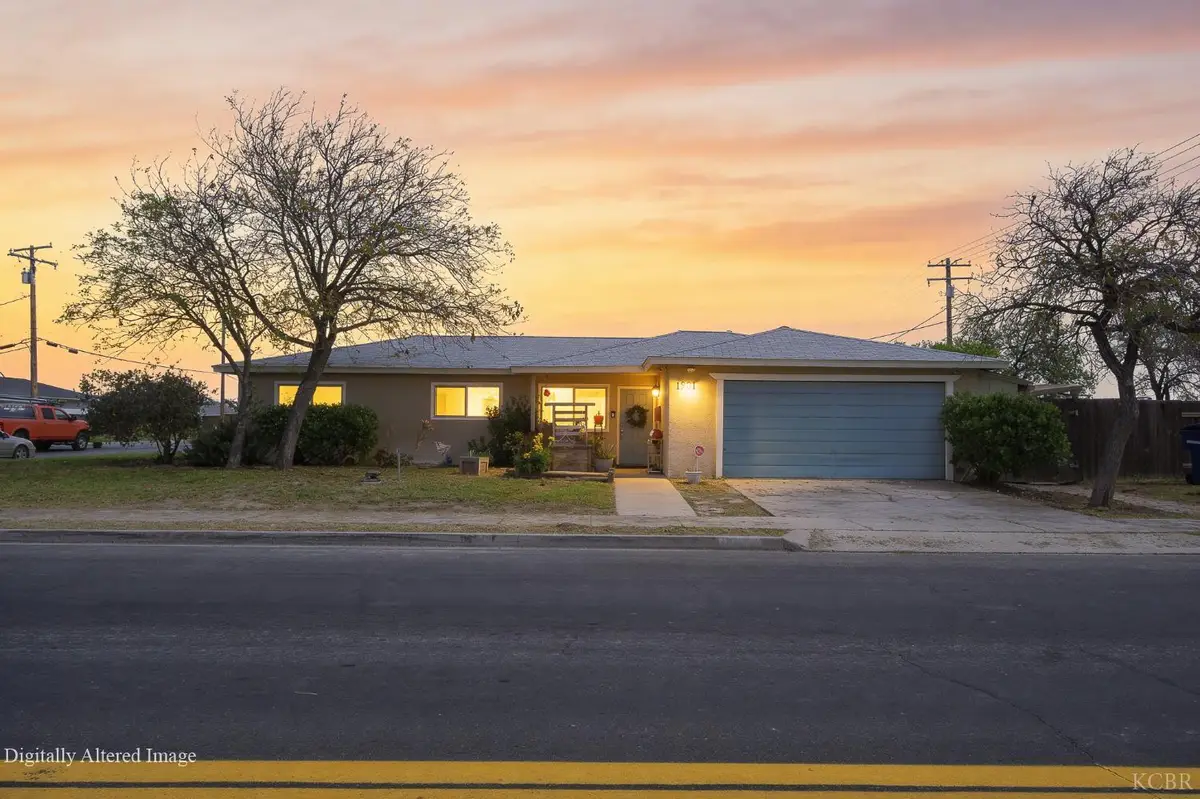 1901 N Kensington Way, Hanford, CA 93230 - #1