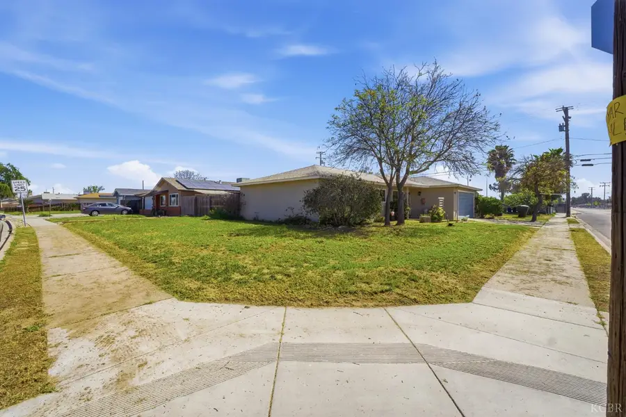 1901 N Kensington Way, Hanford, CA 93230 - #3