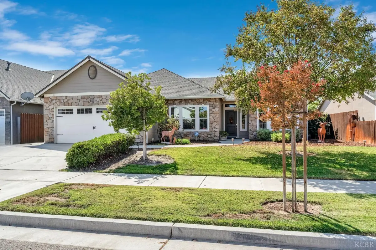 1865 W Hopkins Drive, Hanford, CA 93230 - #1