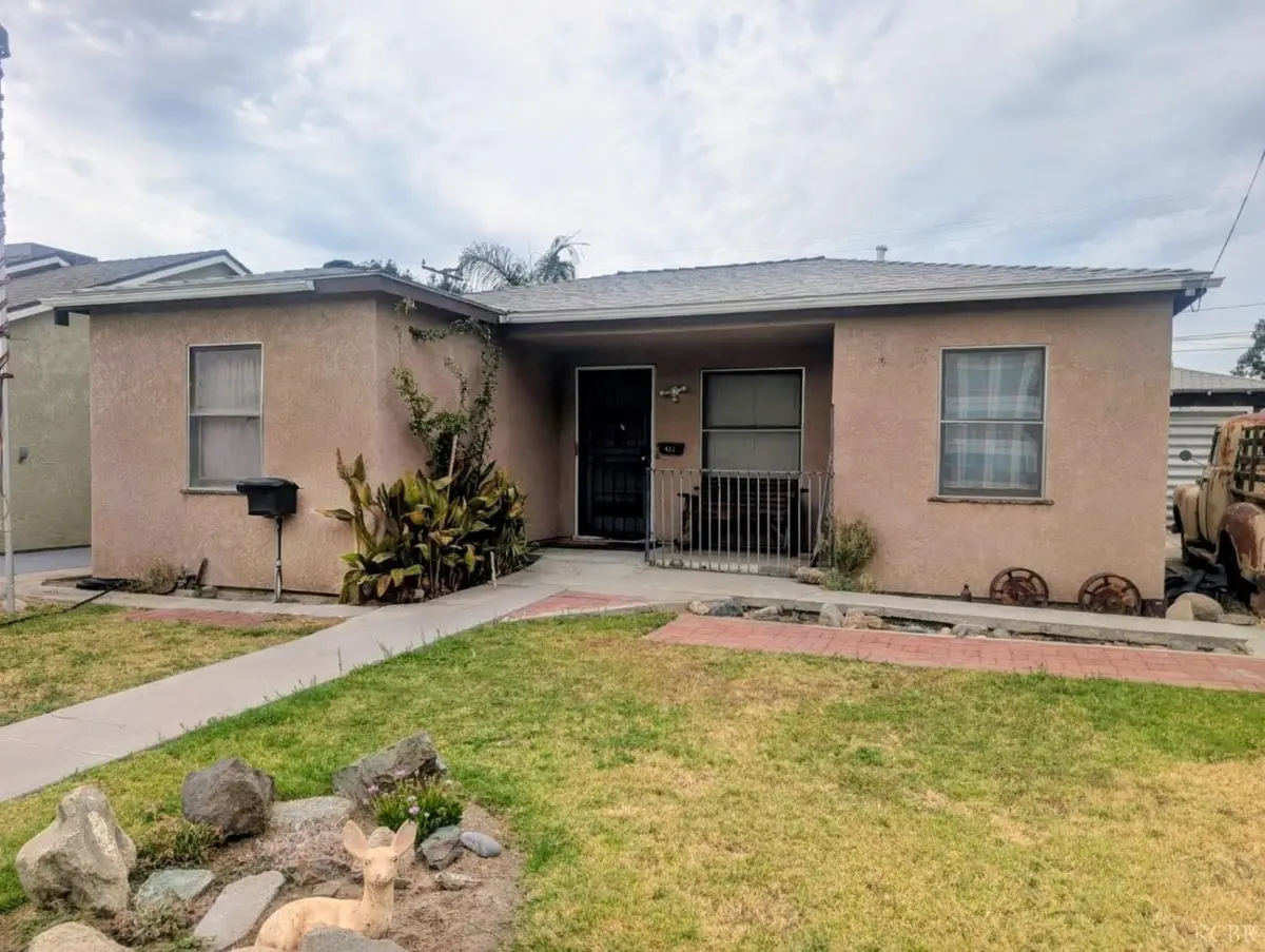 412 E Myrtle Street, Hanford, CA 93230 - #1