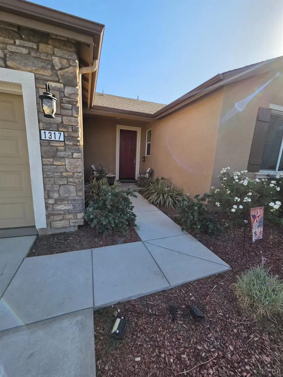 1317 W Kenny Thompson, Hanford, CA 93230 - #2